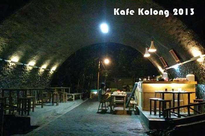 kafe kolong pertama kali